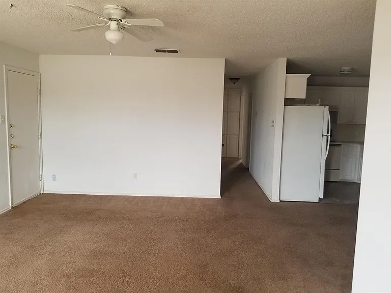 1913 S Loop 289 — Photo 7