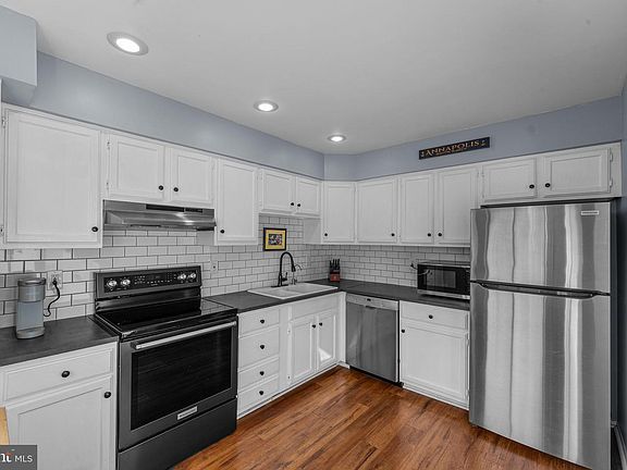 5th image of 48 Rockwell Ct