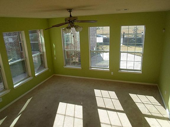 LARGE LIVING ROOM