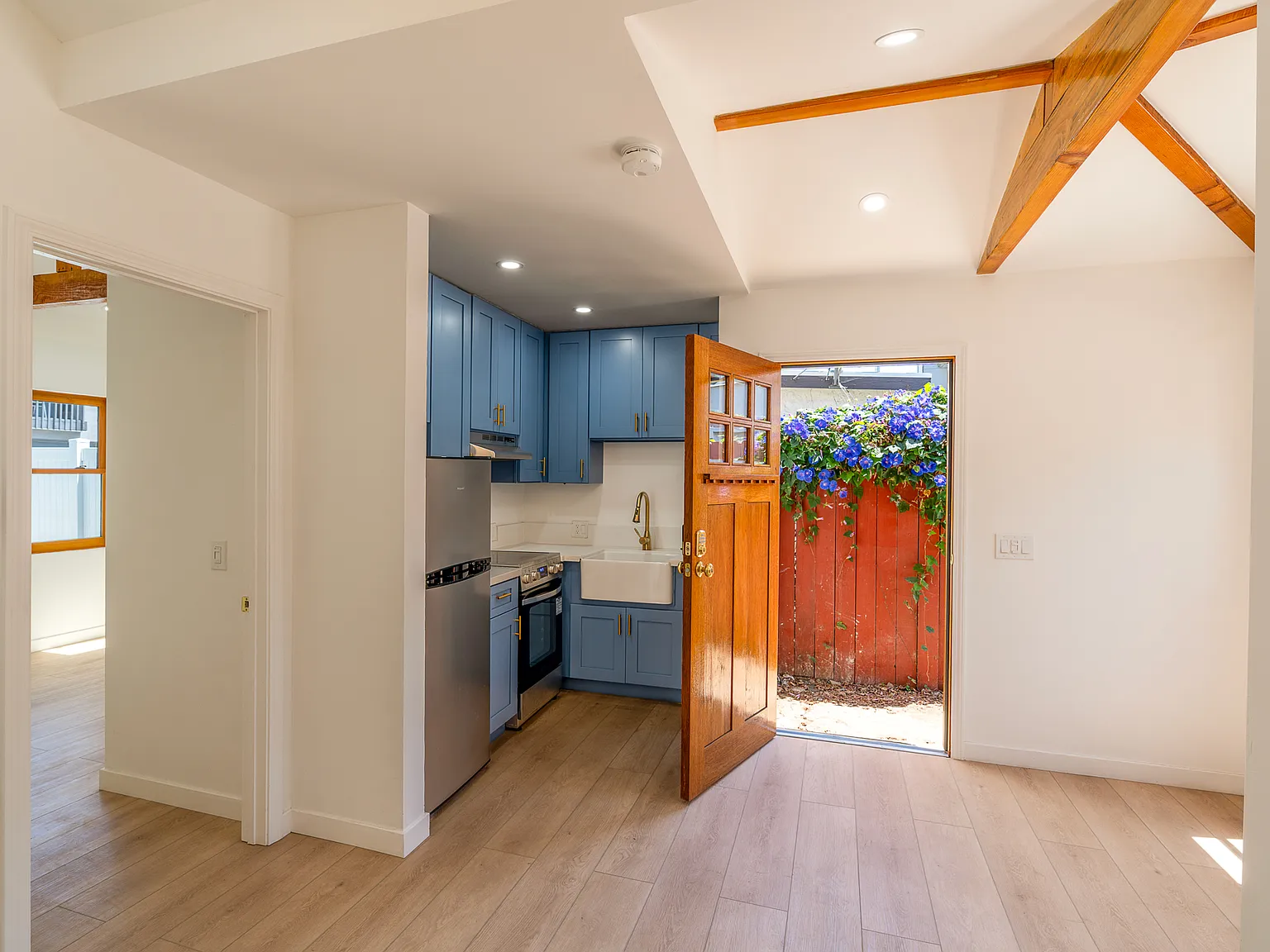 355 N Colorado Pl — Photo 2