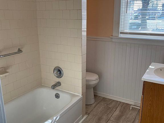 4th image of 997 York Ave Floor 1