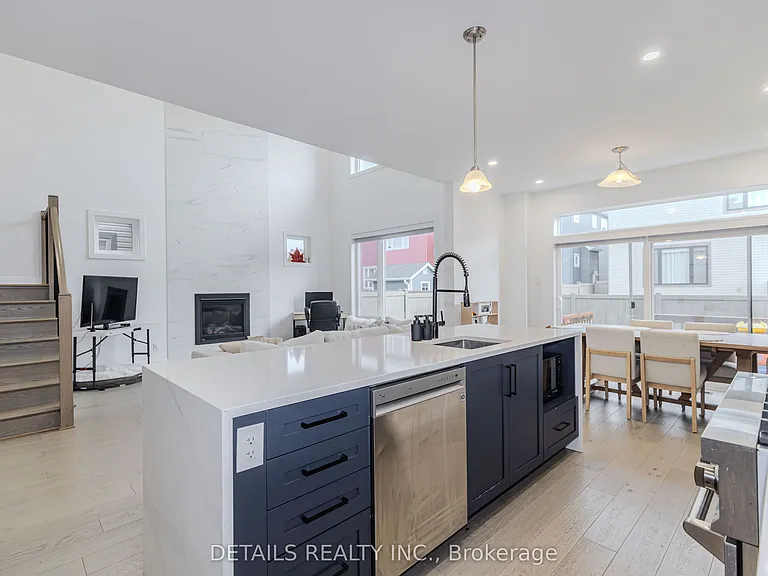 67 Viceroy Mews — Photo 12