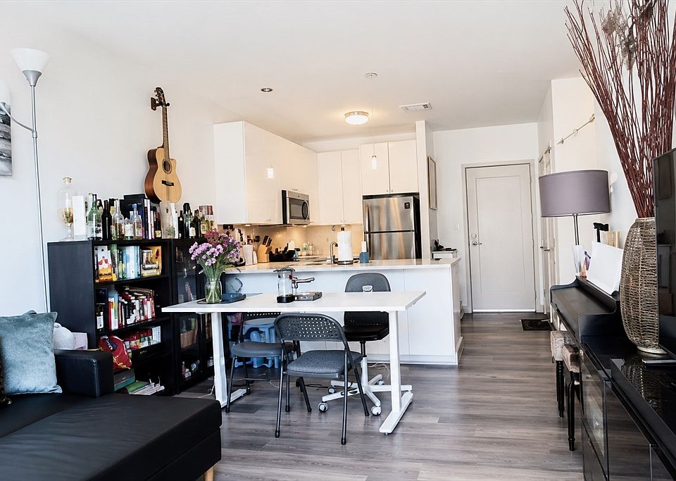 1st image of 180 Telford St #206