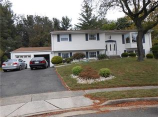 8 Yale Ct, East Brunswick, NJ 08816