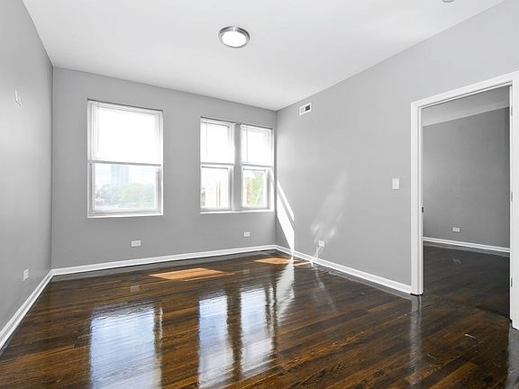 2nd image of 3453-55 S Prairie Ave #3N