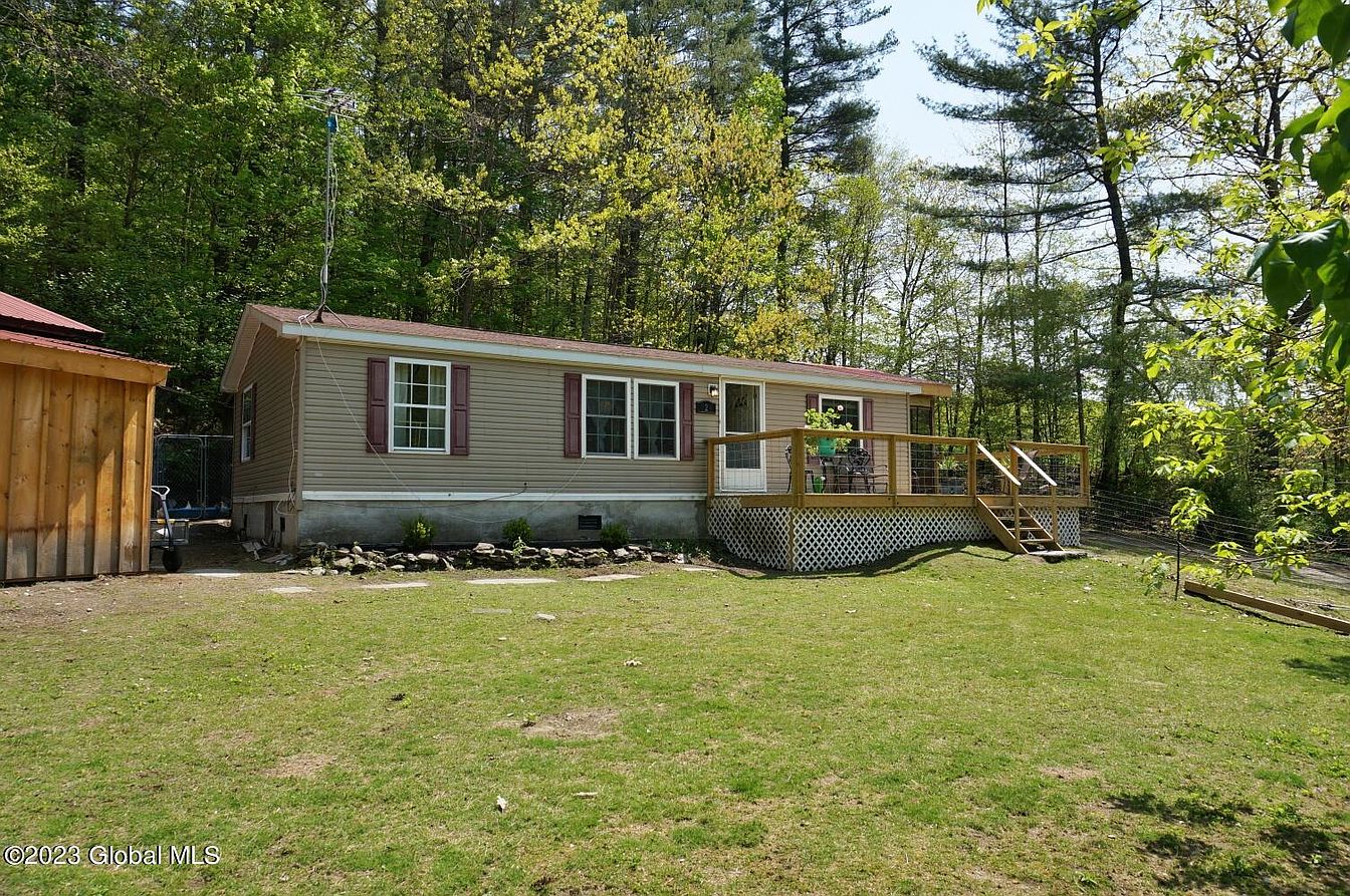 1st image of 924 Chestnut Hill Road