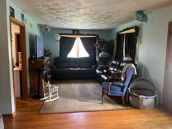 2nd image of 25984 Hiawatha Dr