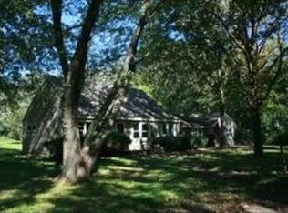 27W680 Roosevelt Rd, Winfield, IL 60190