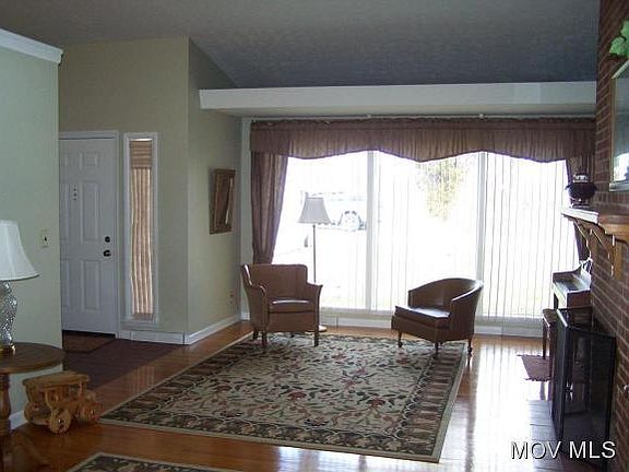 4th image of 55 Edgewood Dr