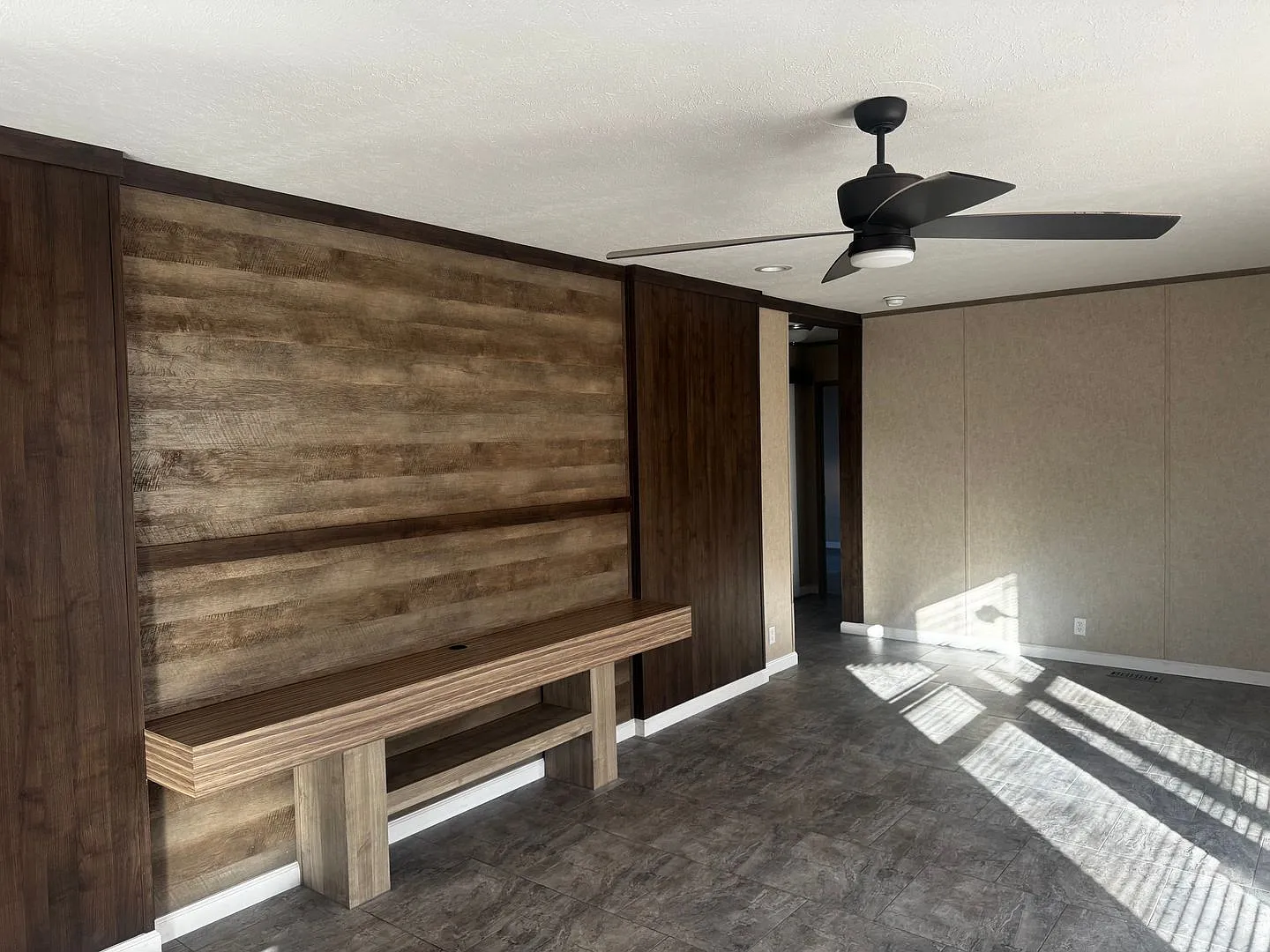 Spacious Four Bedroom Home - Pet Friendly and Horses Allowed! — Photo 3