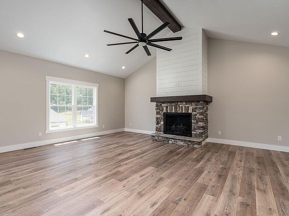 4th image of 378 Gransley Ct