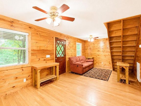 3rd image of 937 Aurora Ln