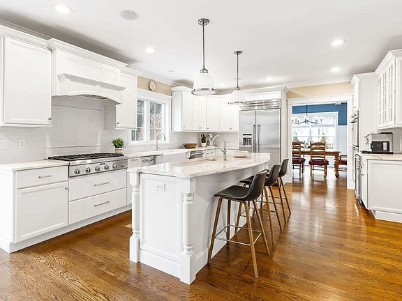 4th image of 14 Rockwood Ln
