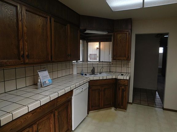 5th image of 2713 Angel Dr