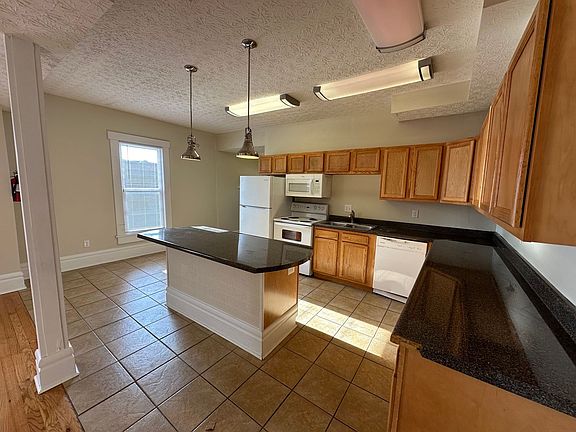 5th image of 265 E 11th Ave