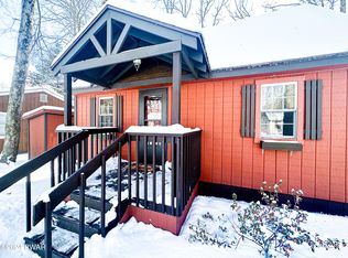 133 E Balsam Rd, Greentown, PA 18426