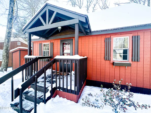 133 E Balsam Rd, Greentown, PA 18426