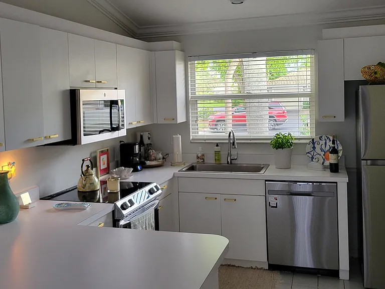 Emerald Bay Cir — Photo 11