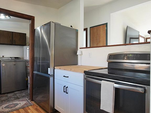 3rd image of 2940 Saratoga Rd