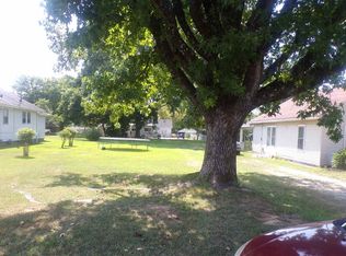 1216 Dunlap St, Paris, TN 38242