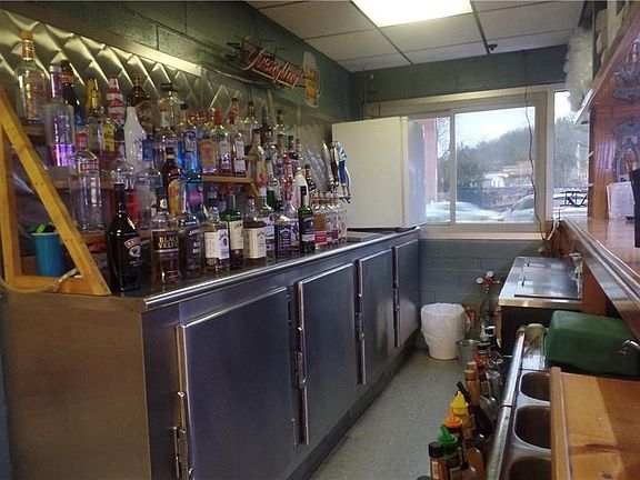 4th image of 64 E Dyke St