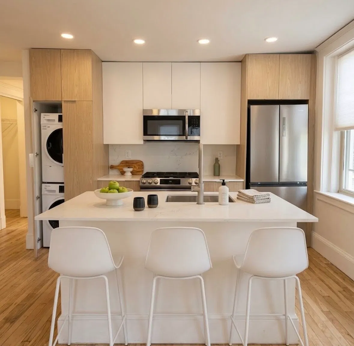 2 bed, 850 sqft, $3,200 — Photo 1