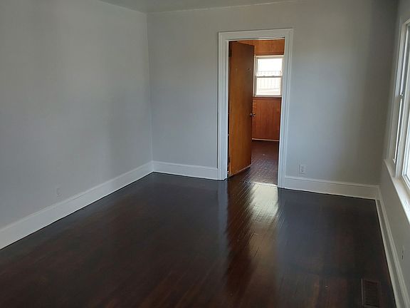 5th image of 178 Powell Ave