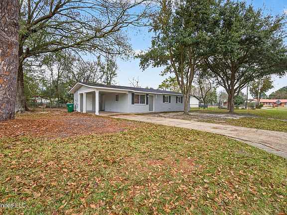 3rd image of 3815 Pineview Dr