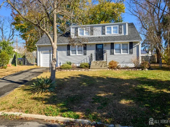 4 Blair Ct, East Brunswick, NJ 08816