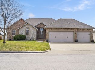 1854 E Chesapeake Dr, Ozark, MO 65721