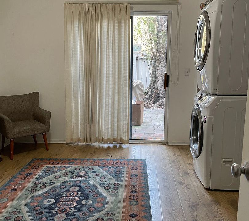 1st image of 1035 S Van Ness Ave APT B