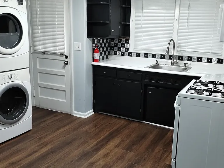 1405 Elizabeth Ln #B — Photo 10