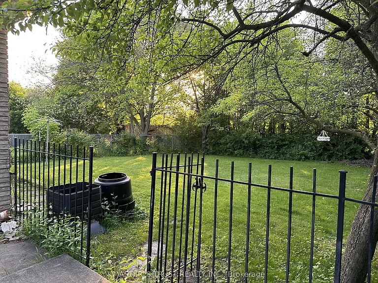 32 Castle Harbour Ln — Photo 10