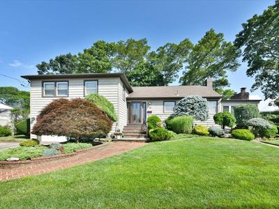 18 Robin Terrace, Massapequa Park, NY, 11762
