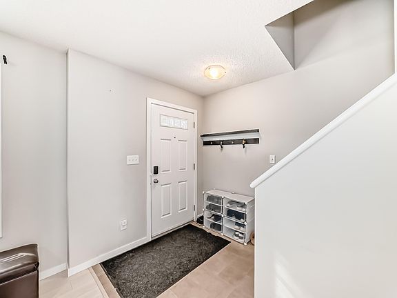 4th image of 328 Watt Blvd SW