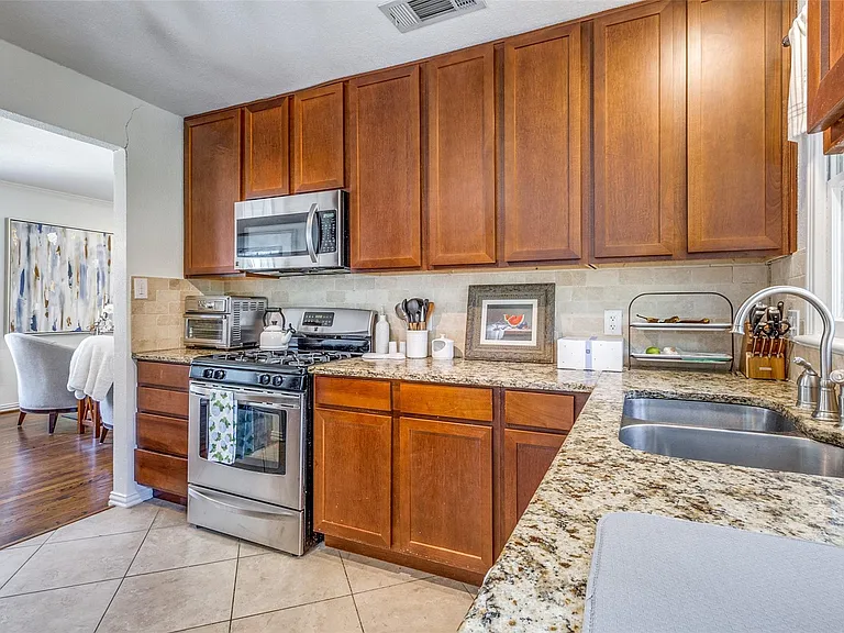 3732 Seguin Dr — Photo 11