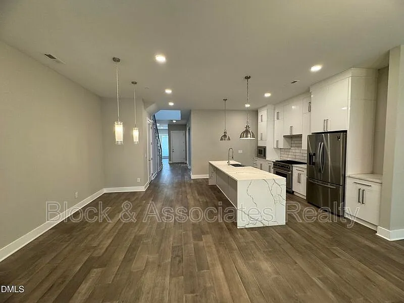 3 bed, 4.0 bath, 2684 sqft, $3,495 — Photo 3