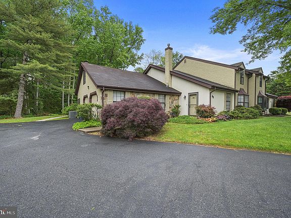 2nd image of 69 S Turnberry Dr