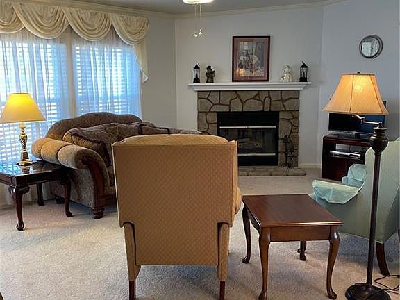 2nd image of 424 Riverwind Dr