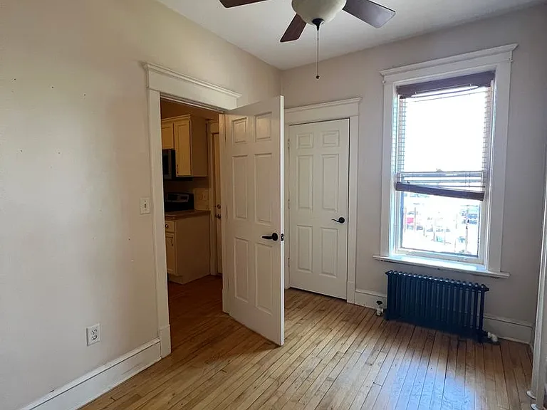 322-324 E 5th St — Photo 13