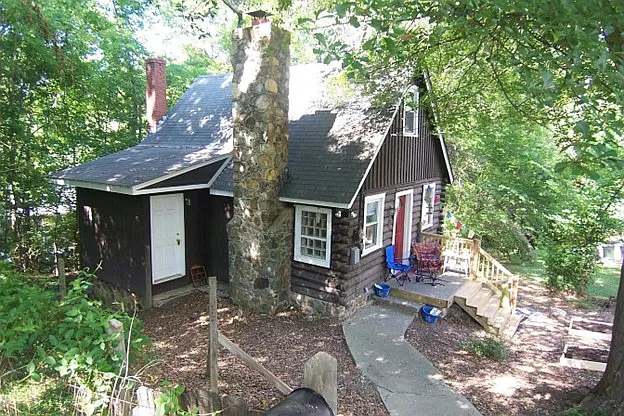 708 Carver St