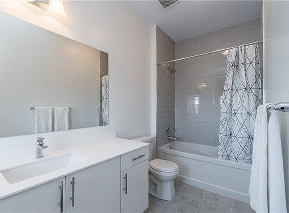 3rd image of 207 Fowley Dr