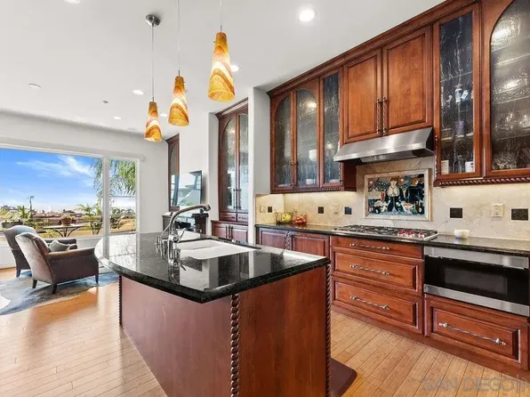 7157 Fay Ave, La Jolla, CA 92037