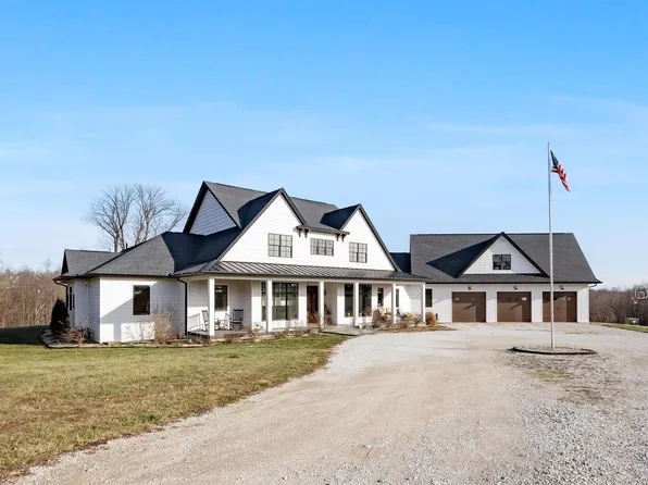 489 E Dawn View Heights Ct, Bloomfield, IN 47424