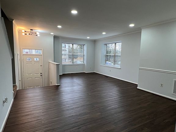 4th image of 9549 Tudor Oaks Dr