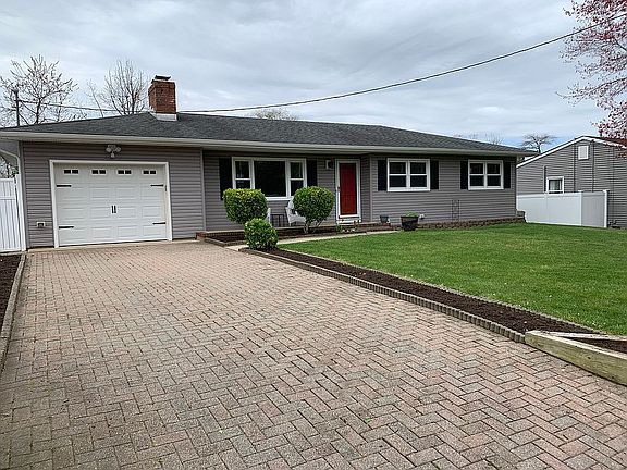 3rd image of 317 Lincoln Ct
