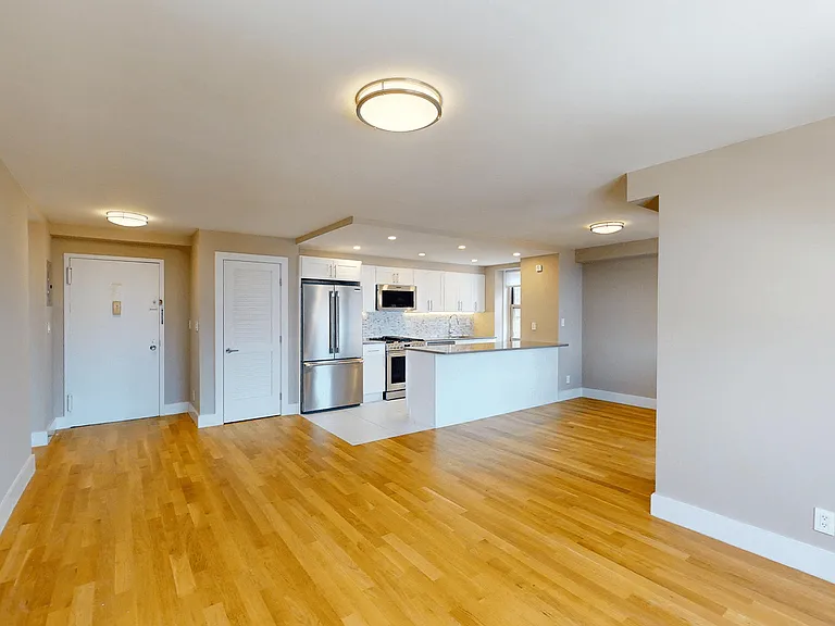 310 Greenwich St #20C — Photo 1