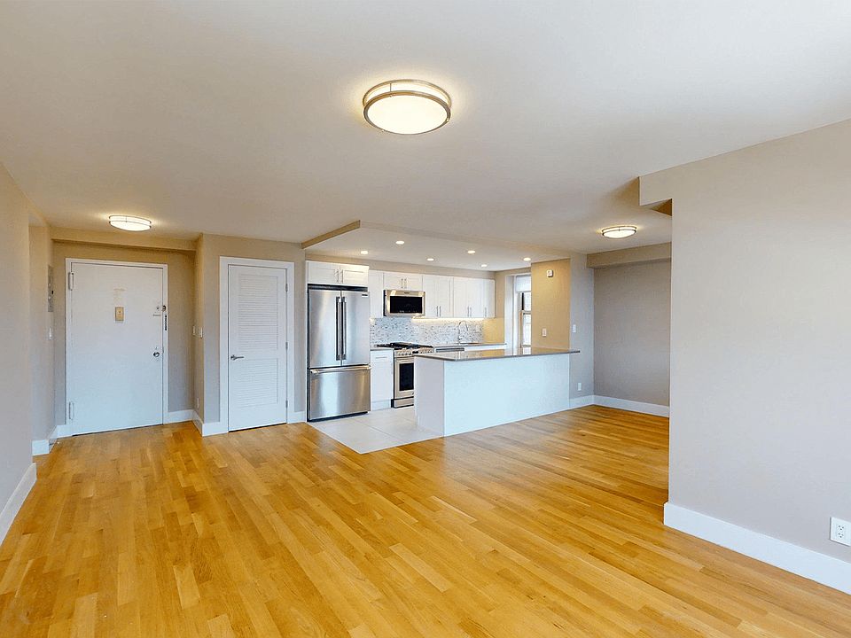 1st image of 310 Greenwich St APT 20C