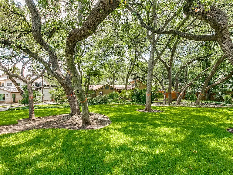 236 Castano Ave — Photo 3