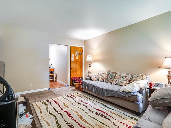 4th image of 2579 & 2581 Benton St